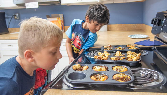 boys sniffing muffins